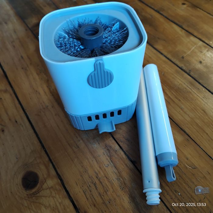 Диспенсър за сапун на пяна и четка за тоалетна чиния