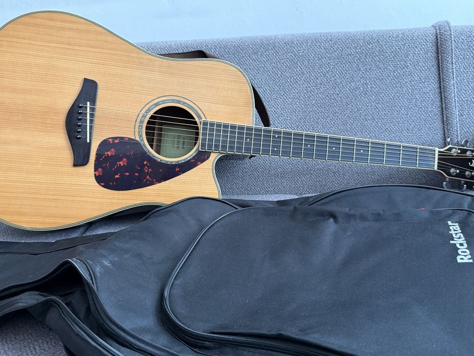 Электро-акустическая гитара Yamaha FGX830C