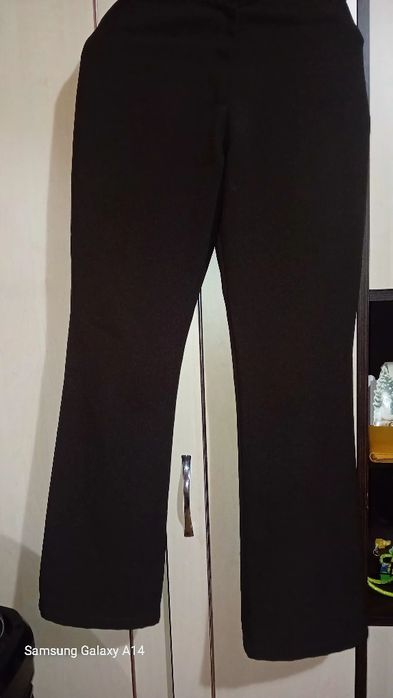 Pantaloni evazați