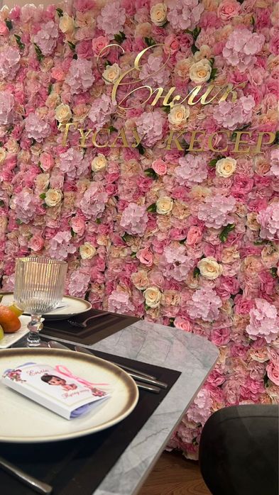 Фотозона из цветов баннер