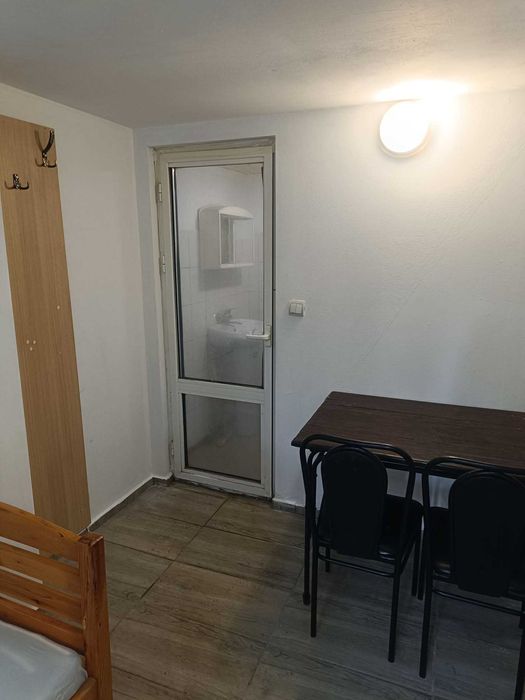 Давам самостоятелна стая под наем