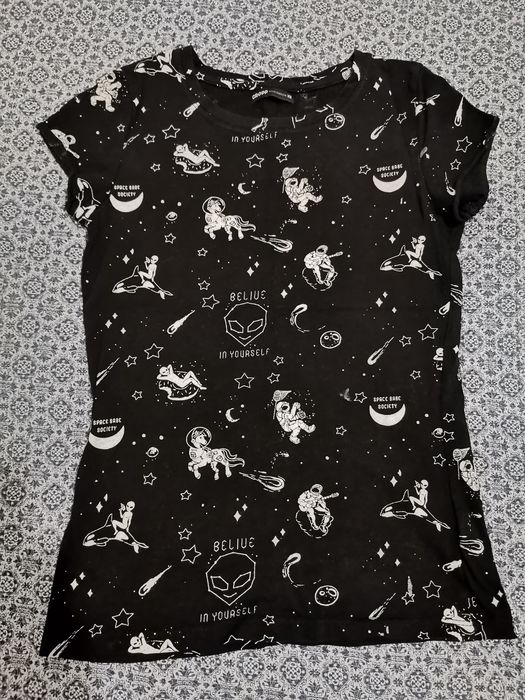 Tricouri XS și pantaloni 134-140