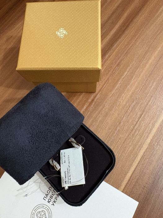 Продам золотые серьги с бриллиантами