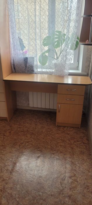 Продам шкаф со столом.