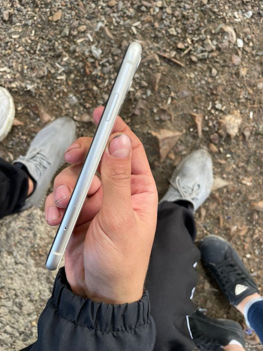 Продам или бменяю 11 айфон  на 11 про