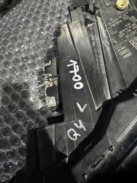 ляв фар на AUDI Q4