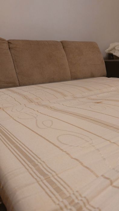 Timis: Canapea extensibila din piele ecologica cu saltea pe lamele