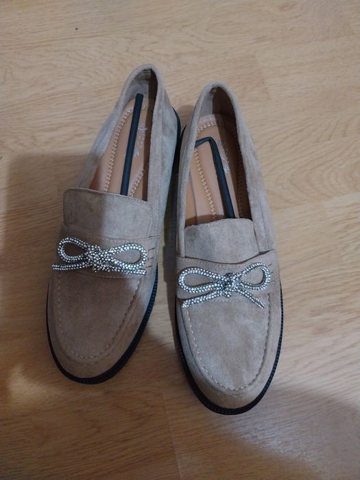 Pantofi noi 40..