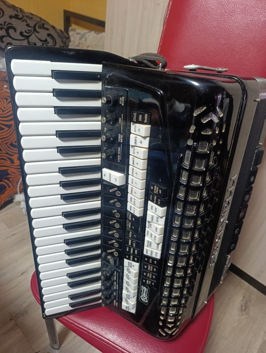 Акордеон италиянски 120баса
