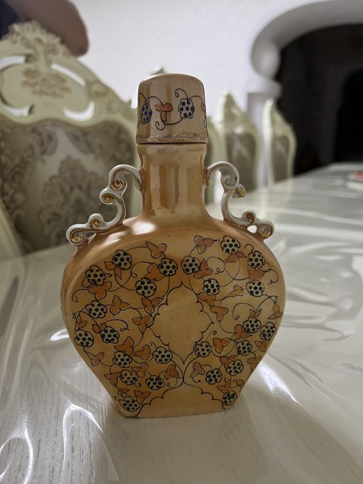 Штоф фарфоровый