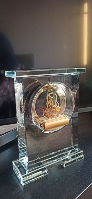 Продам настольные часы.