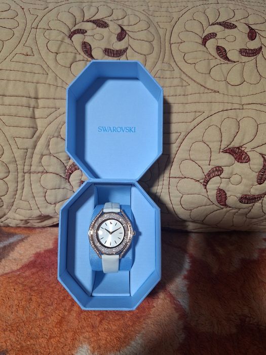 vand ciasuri Swarovski