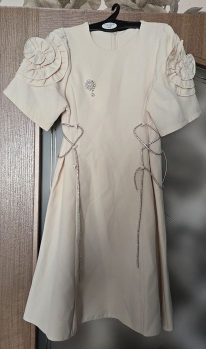 Продам платье для девочки. 9 -10 лет