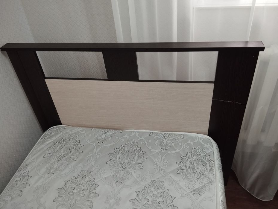 Кровать односпальная с матрасом