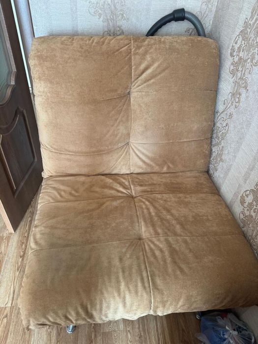 Продам диван с креслом и пуфом