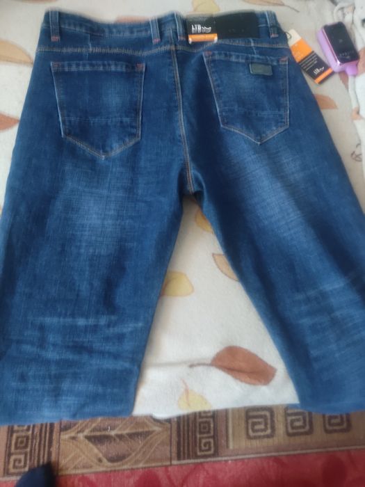 Продам новые джинсы