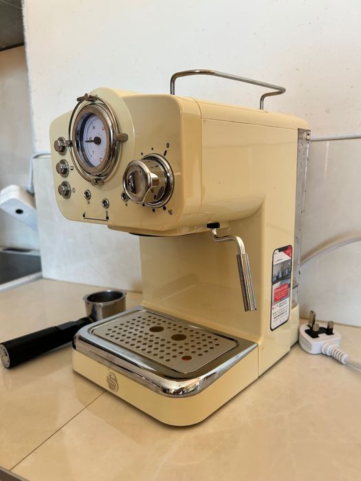 Еспресо кафемашина с цедка - Swan Retro Pump