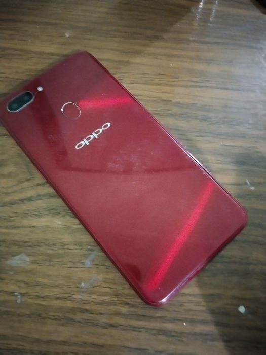 На продаже телефон оппо