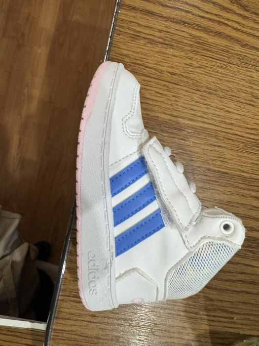Adidasi pentru fete