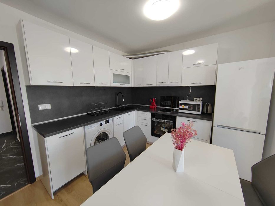 Дава се под наем Четиристаен апартамент в Бургас, Лазур - 144 кв.м за 1097.01 € - Снимка #5