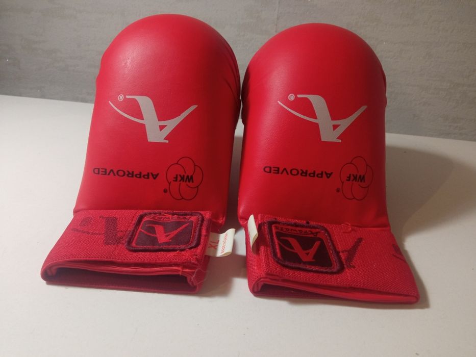 Продам перчатки для каратэ