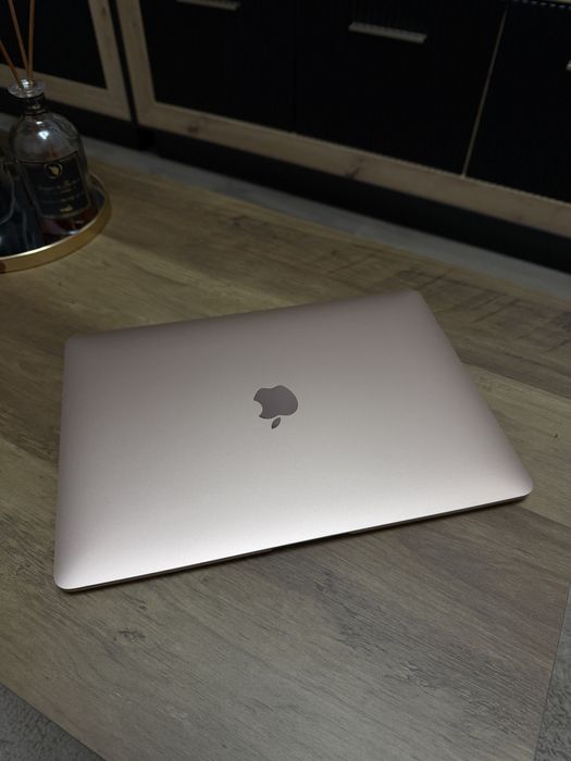 MacBook Air 13” 2020 Apple M1 Gold 256GB SSD 356cicluri
