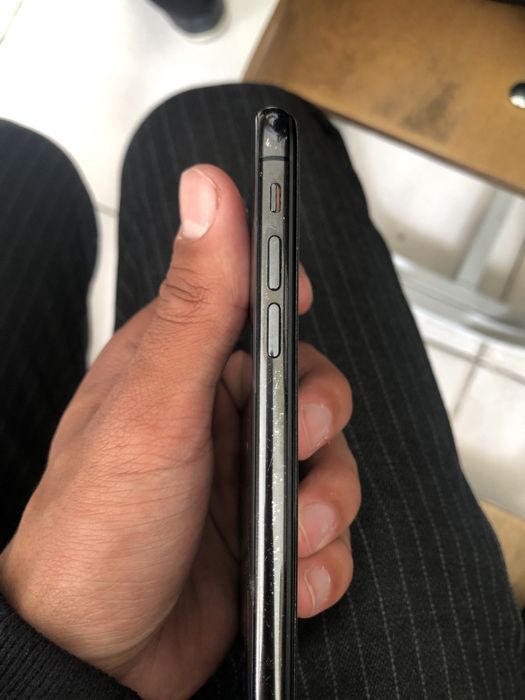 Iphone X aybi krishka singan va ekran almashgan