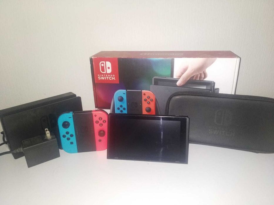 Nintendo Switch v1 полный комплект с чехлом