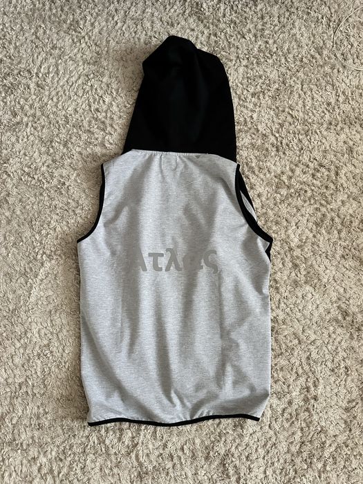 Удобная безрукавка для мальчиков