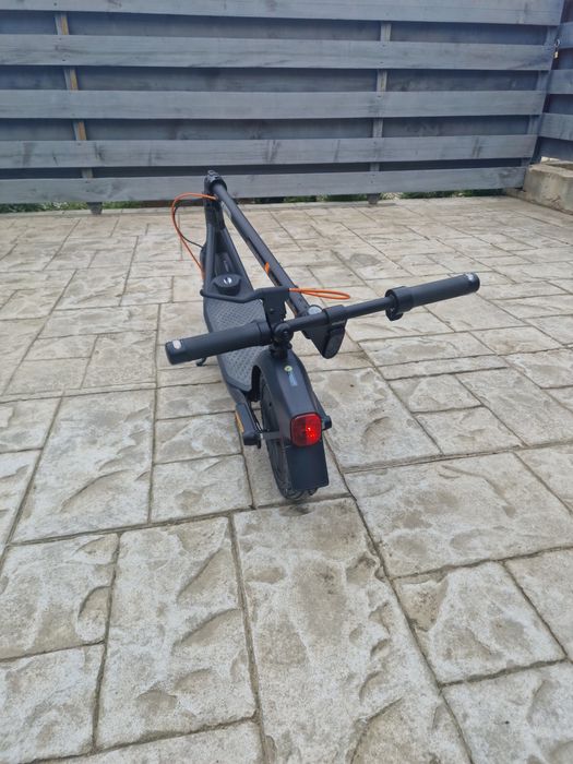 Trotinetă electrică Ninebot F2 Plus