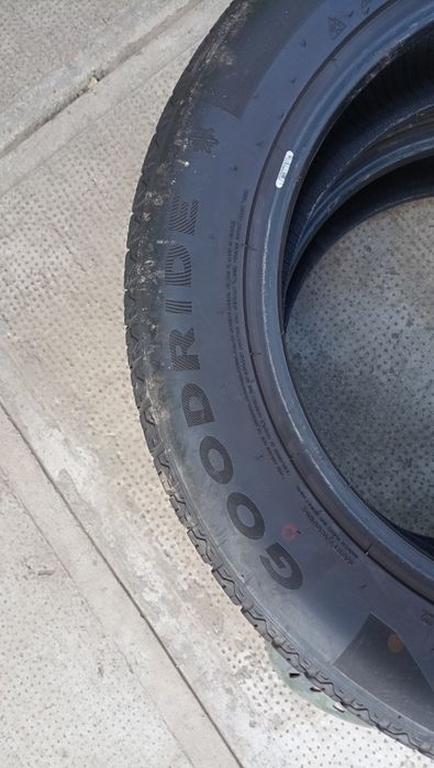 Vând 2 cauciucuri 235 55 R18
