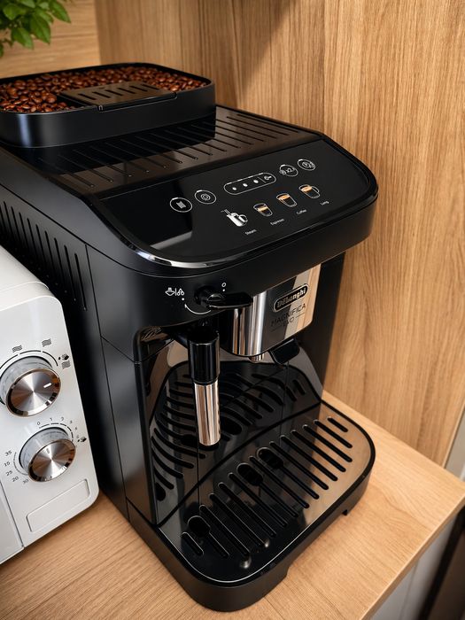 Espressor automat DeLonghi Magnifica Evo – stare foarte bună, cafea excelentă
