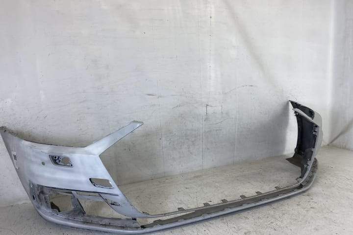 Предна Броня Оригинална със Сензори и Мивка в Добро Състояние Ауди А8