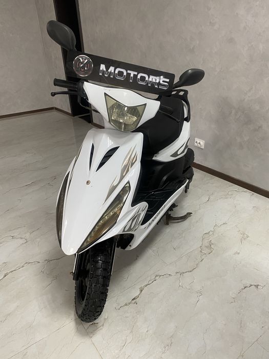 Продам скутер пробег 300 км.  Торг