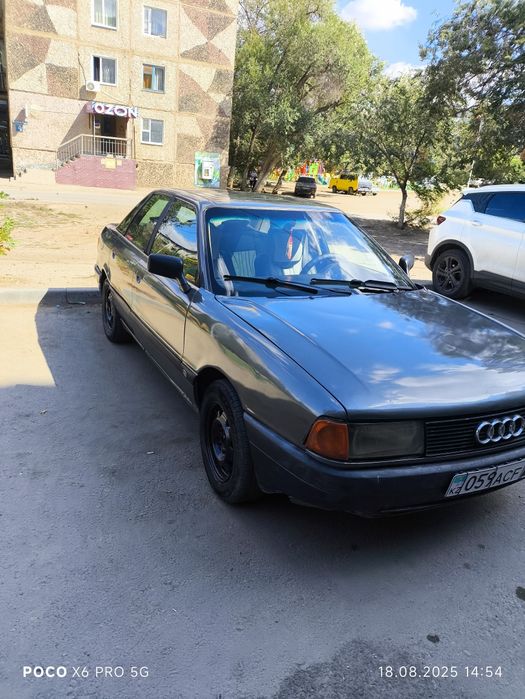Продам Ауди 80 в среднем состоянии