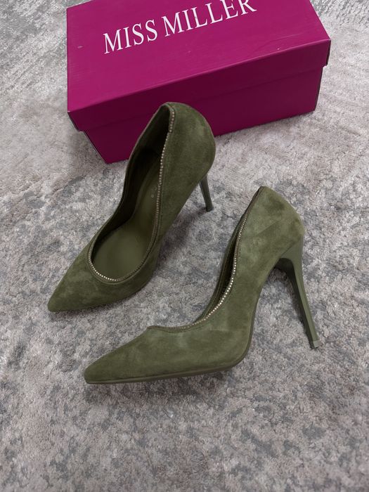 Ayollar tufliysi. Balotviy rangda.