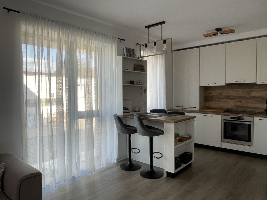 Inchiriez apartament 2 camere The Lake Home