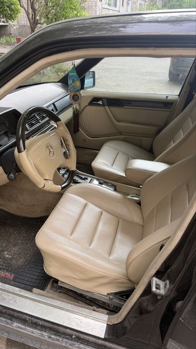 Продам мерседес 124 е500