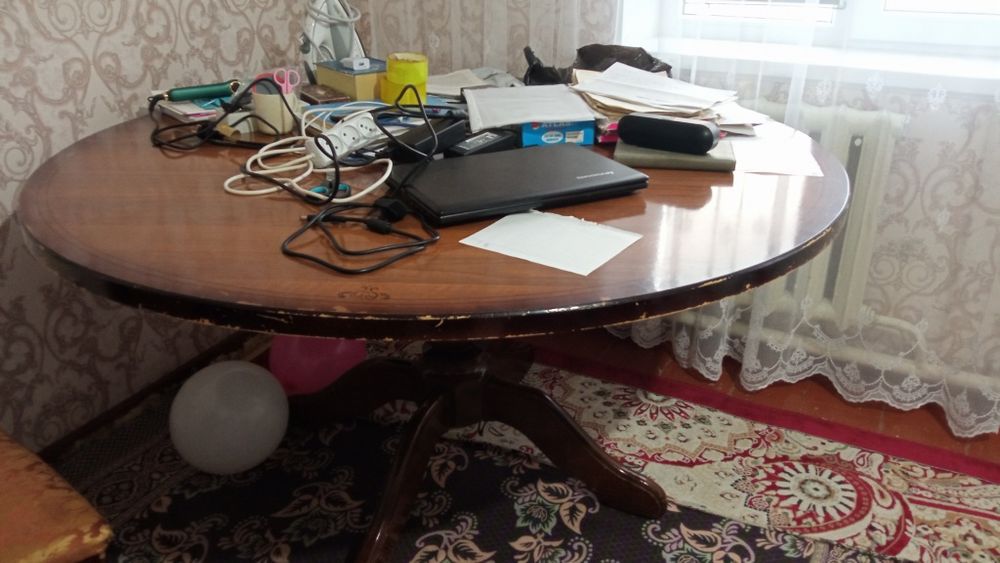 Продается круглый стол