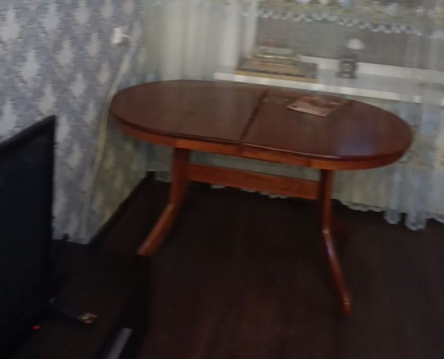 Стол раздвижной, деревянный