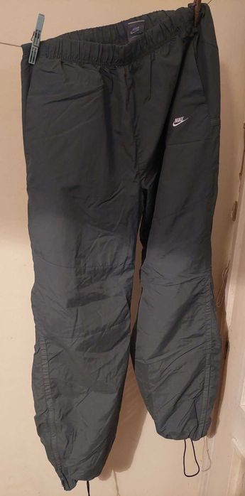 Оригинален Nike долнище маслено зелен Л размер