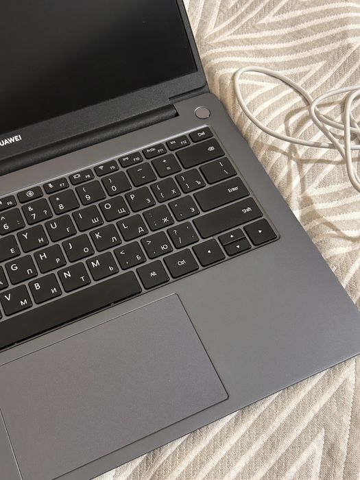 Продам ноутбук Huawei в идеальном состоянии
