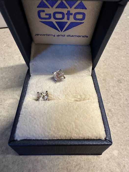 Сребърни обеци с камъни GOTO