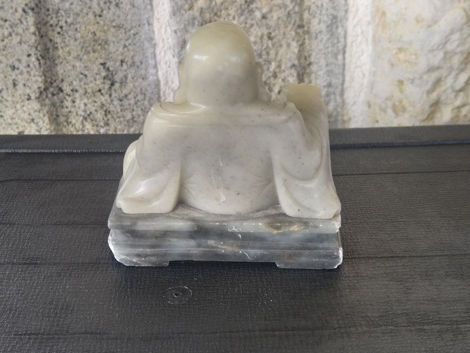 Продавам Китайска антикварна склуптура на щастливият Буда Нефритена