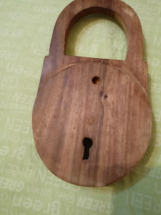 Металлические баночки - коробочки 6 штуки  и деревянный замок