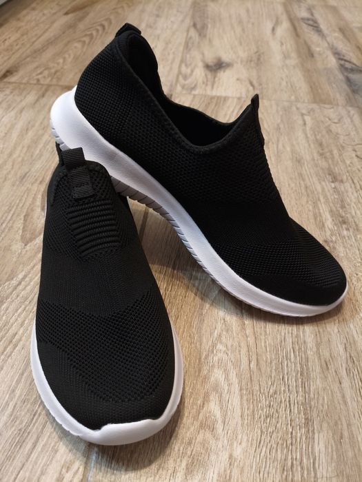 Adidași bărbați pentru alergare – negru/alb – mărimea 44 EU – noi