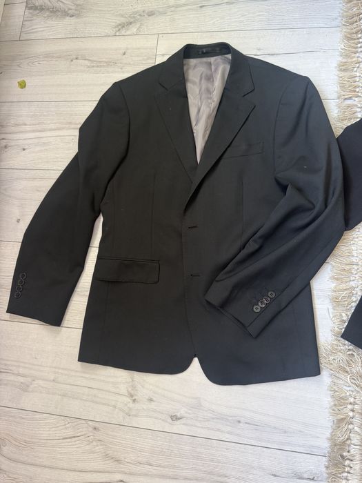 Черные , мужские пиджаки .