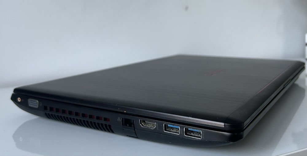 Геймърски лаптоп Asus ROG