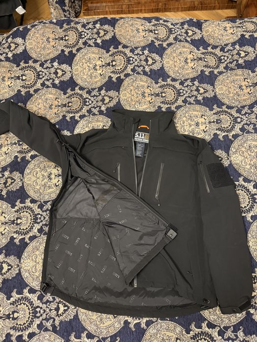 Geacă 5.11 Tactical Sabre 2.0 XL neagră – softshell 3L