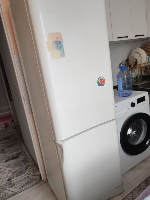 Продаю холодильник